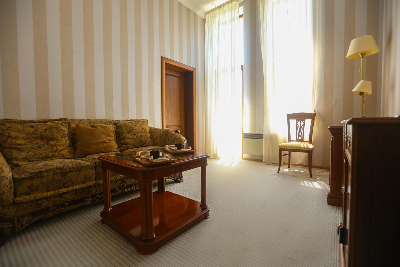 Ritsa Hotel Sukhumi Esterno foto